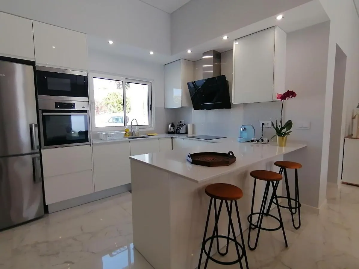 Modern Villa Near The Sea And Town Centre Alvor