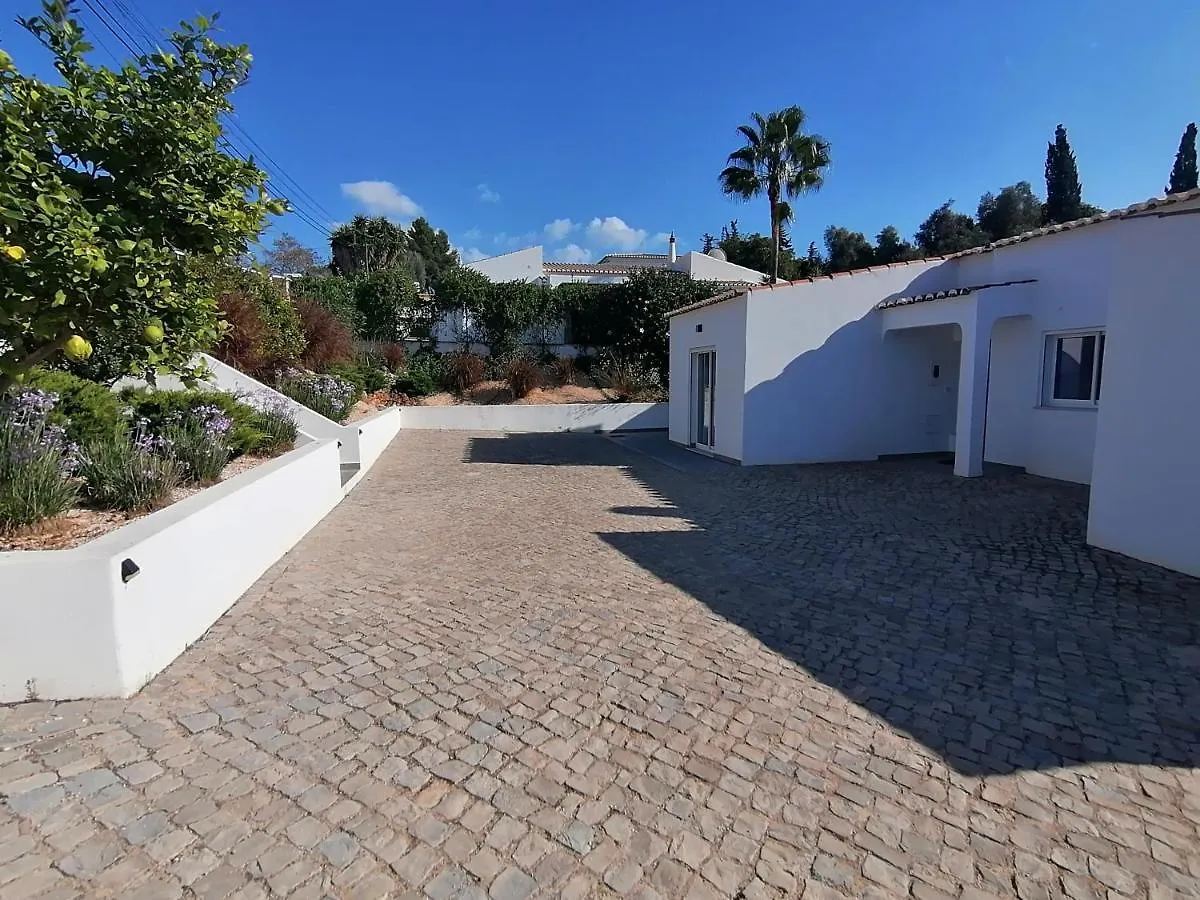 Modern Villa Near The Sea And Town Centre Alvor